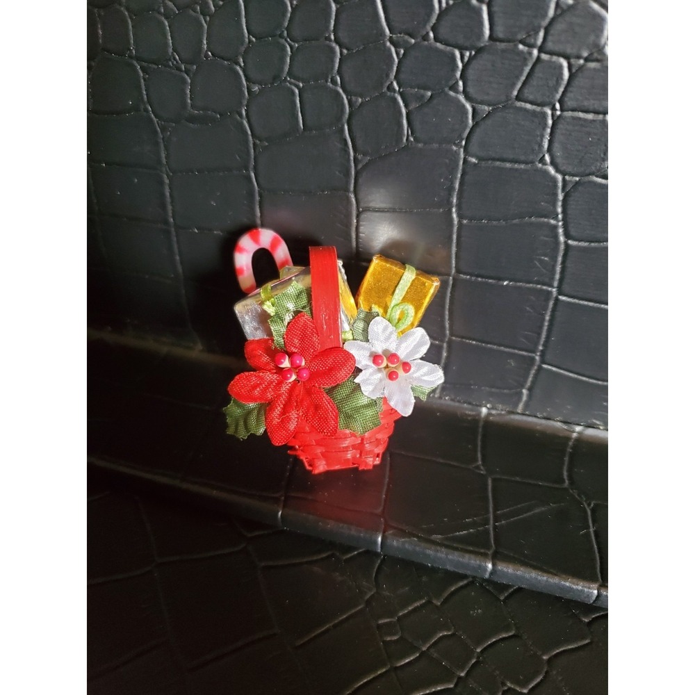 NOS Avon Christmas Mini Basket Pin Brooch Candy Cane Gifts Holiday Vintage 1989
